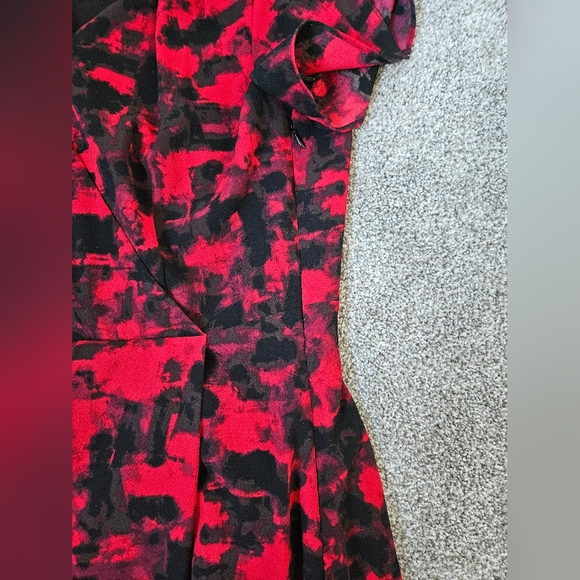 Halston sm crepe structured flowy flutter sleeve dress - Picture 17 of 17